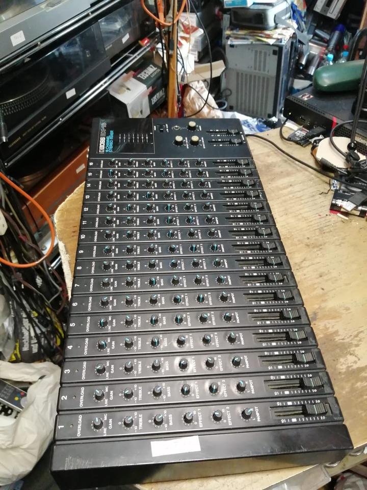 BOSS BX-16, 16 Channel Stereo Mixer mit Original-Adapter!!