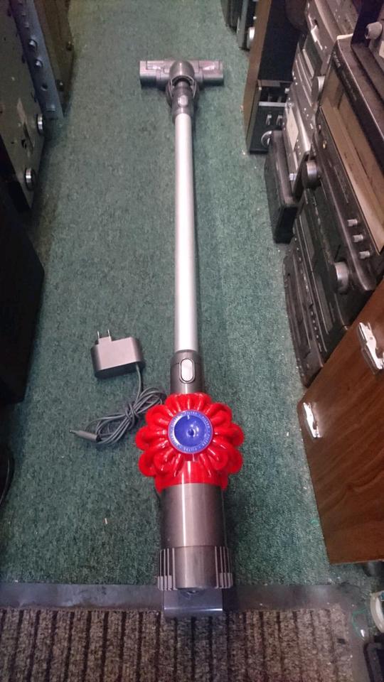 DYSON DC62, Akku-Staubsauger mit NEUEN Akku und Zubehör!!