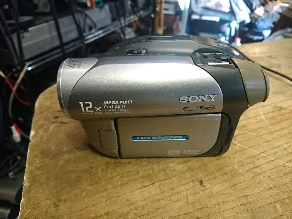 SONY DCR-DVD202E, DVD-Videocamera mit Zubehör!!