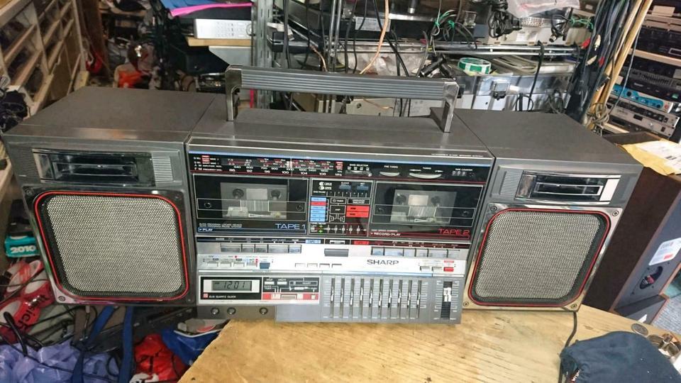 SHARP GF-800Z(D), Doppel-Radiocassetten-Recorder, etwas DEFEKT!