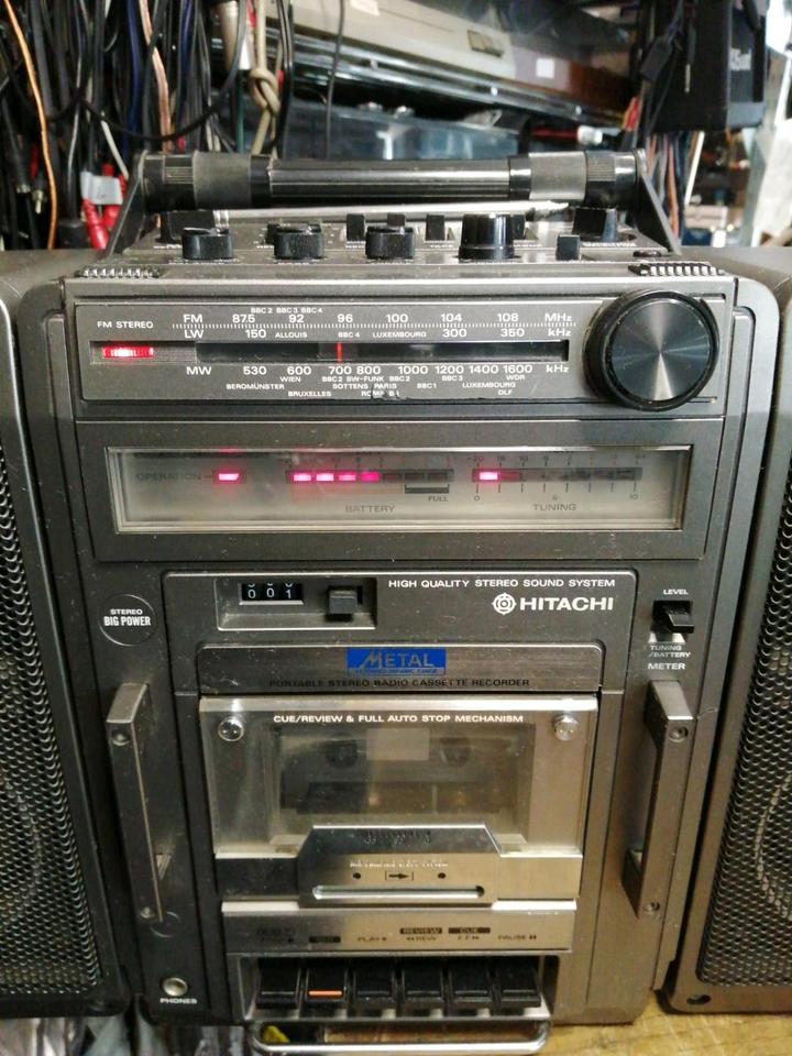 HITACHI TRK-914OE, Radio-Cassetten-Recorder, etwas DEFEKT!!!