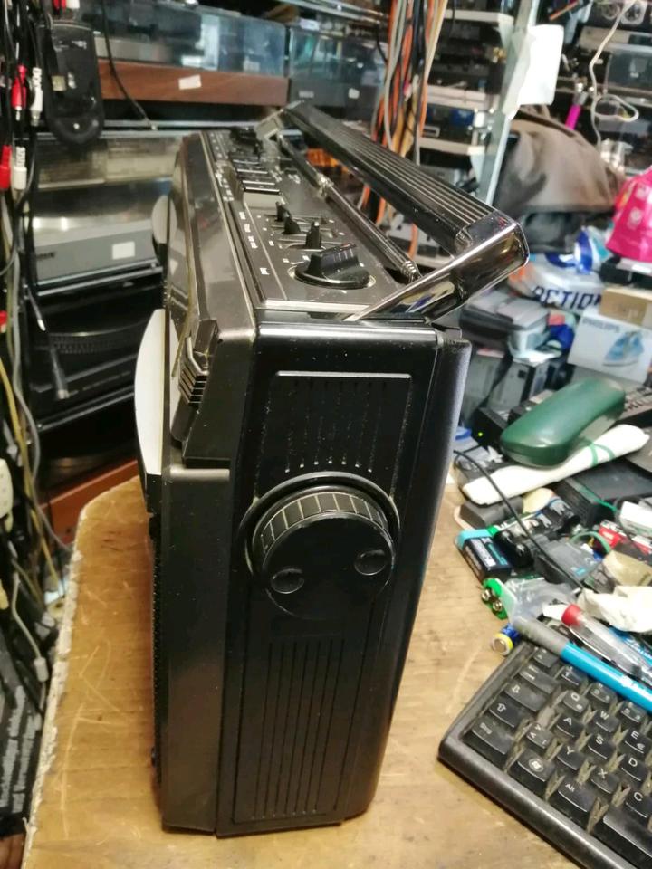 SHARP GF-8585HB, Radio-Cassetten-Recorder, etwas DEFEKT!!