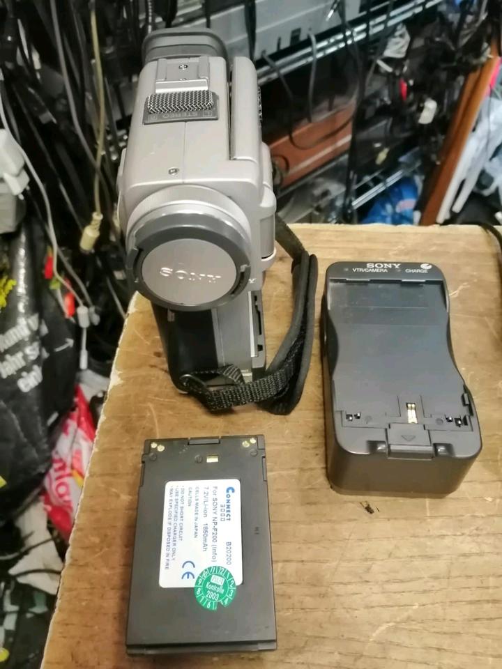 SONY DCR-PC7E, MiniDV-Videocamera mit Zubehör!!