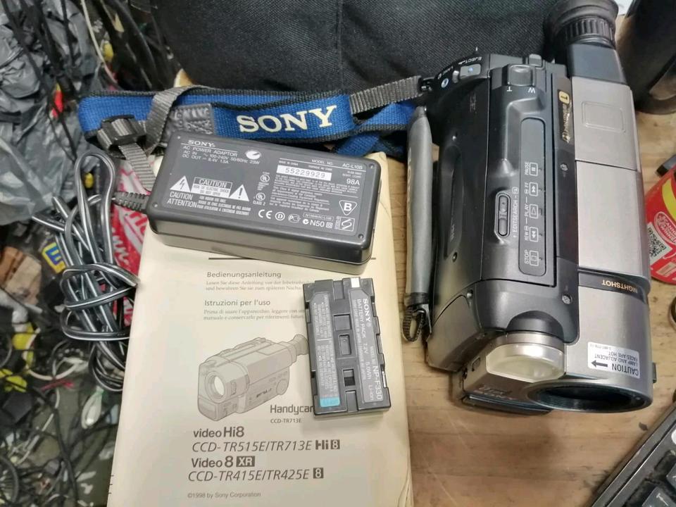 SONY CCD-TR515E, Videocamera Hi8 und Video 8, mit Zubehör!!!