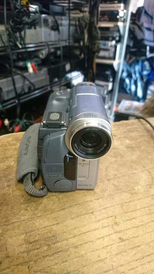 SONY DCR-TRV22E, MiniDV-Videocamera mit Zubehör!!