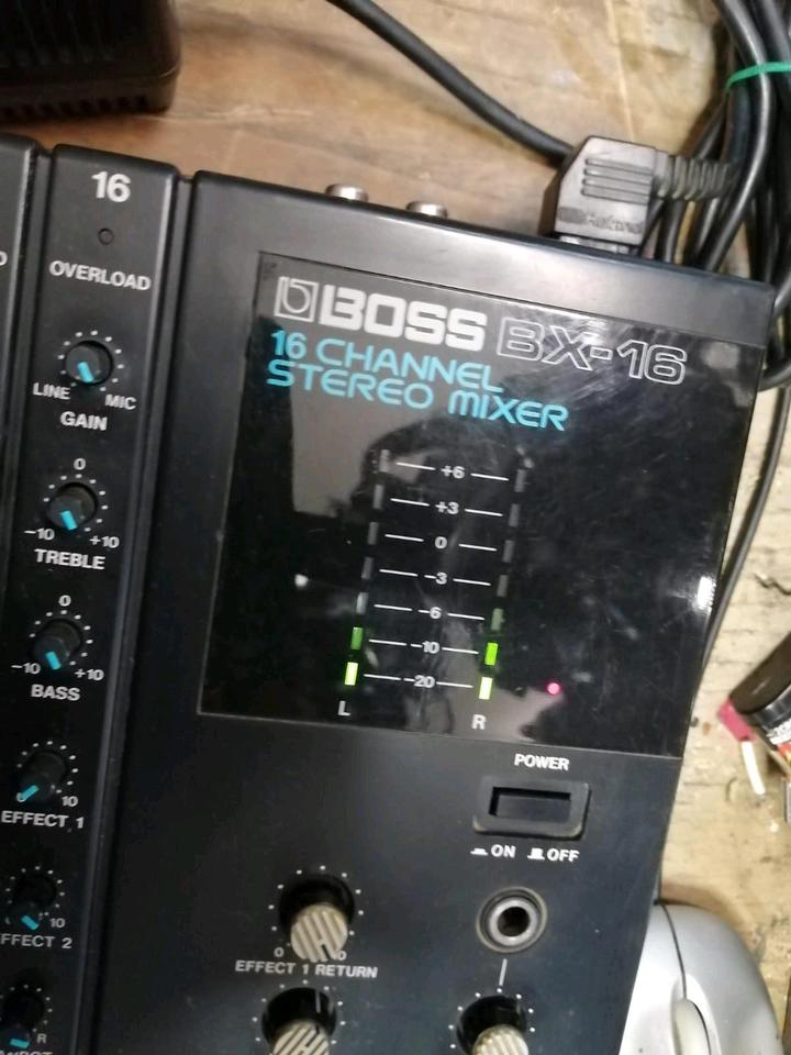 BOSS BX-16, 16 Channel Stereo Mixer mit Original-Adapter!!