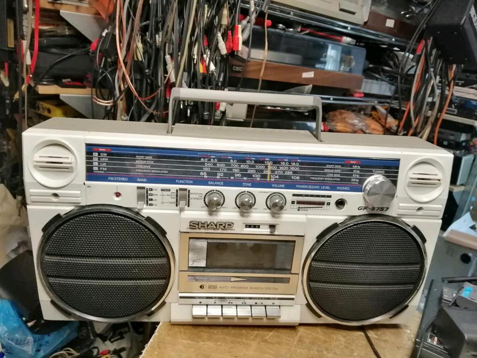 SHARP GF-5757H, Radio-Cassetten-Recorder, weiß, SELTEN!!!