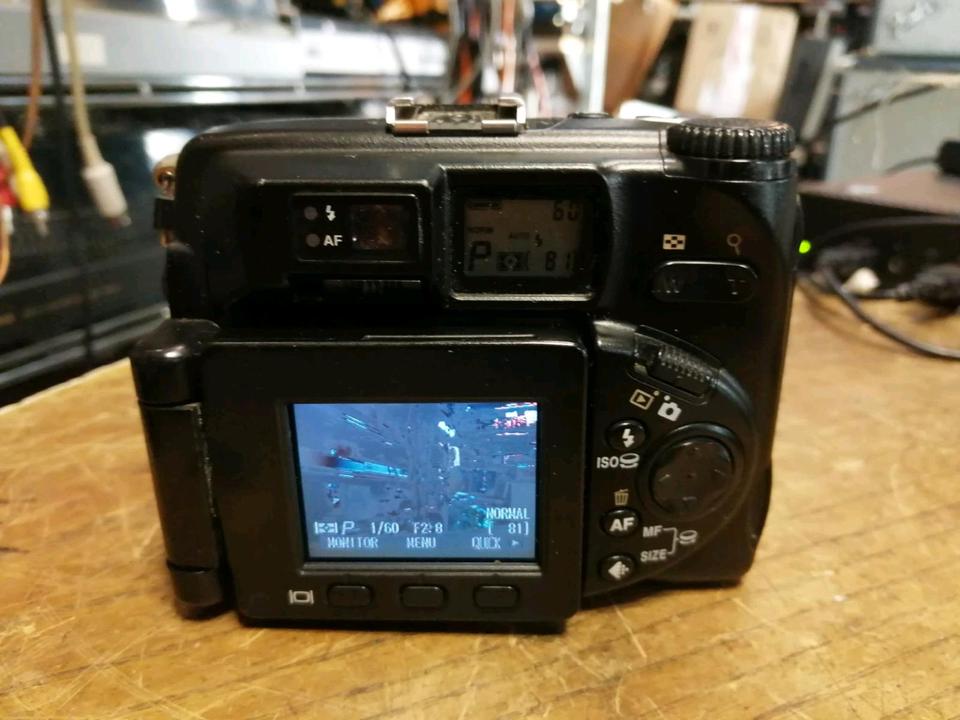 NIKON COOLPIX 5000, Digital-Kamera mit Zubehör!!