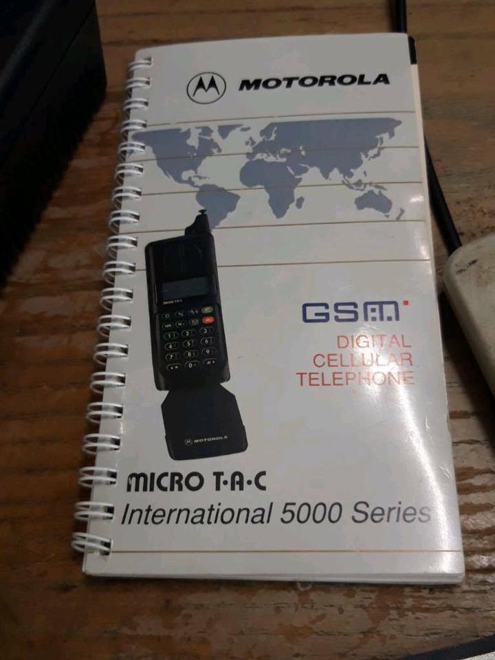 MOTOROLA 5200, tolles Handy mit Zubehör