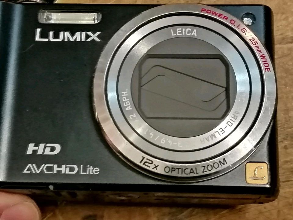 PANASONIC DMC-TZ10, Digital-Kamera OHNE Speicherkarte!! Qq