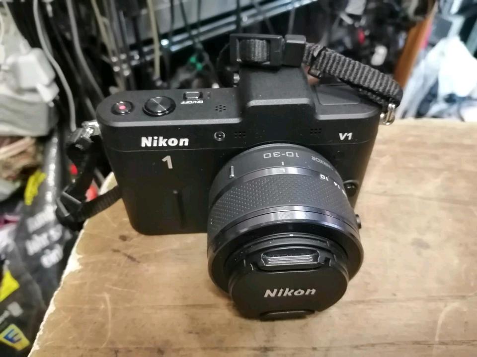 NIKON 1 V1, Digital-Kamera mit Zubehör + Objektiv!!!