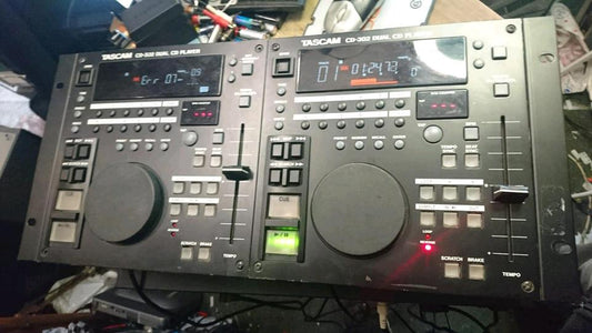 TASCAM CD-302 Dual CD-Player, etwas DEFEKT!!