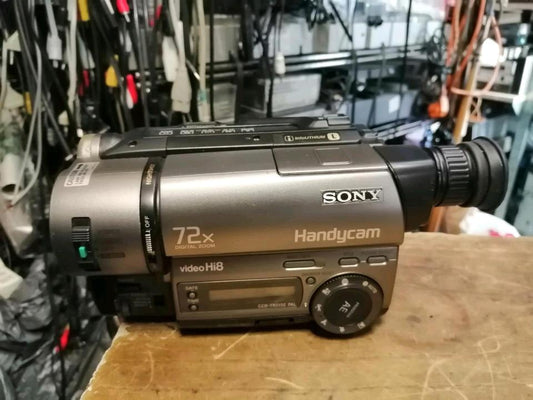 SONY CCD-TR515E, Videocamera Hi8 und Video 8, mit Zubehör!!!