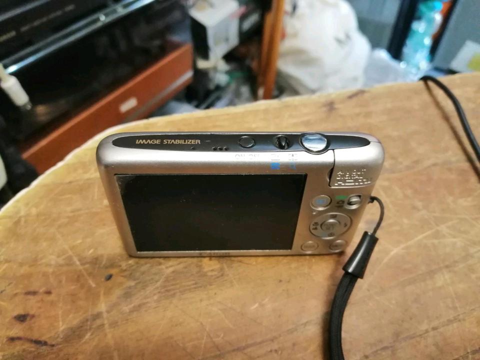 CANON IXUS 130, Digital-Kamera mit Zubehör!! guter Zustand!!!