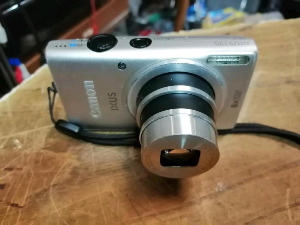 CANON IXUS 135, Digital-Kamera OHNE Speicherkarte!!