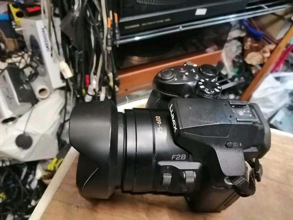 PANASONIC LUMIX DMC-FZ330, Digital-Kamera mit Zubehör!!