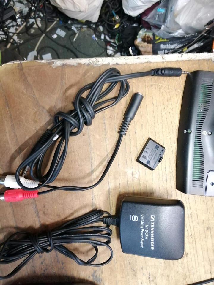SENNHEISER TR843 Funk-Kopfhörer mit Station, Zubehör!!