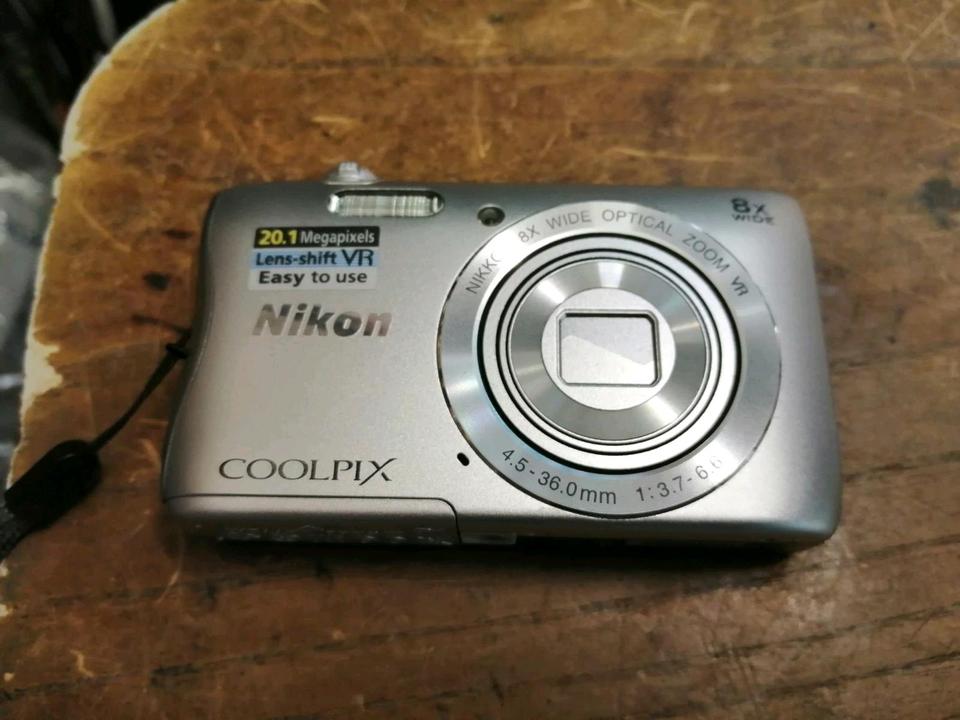 NIKON COOLPIX S3700, Digital-Kamera mit Zubehör, guter Zustand!!