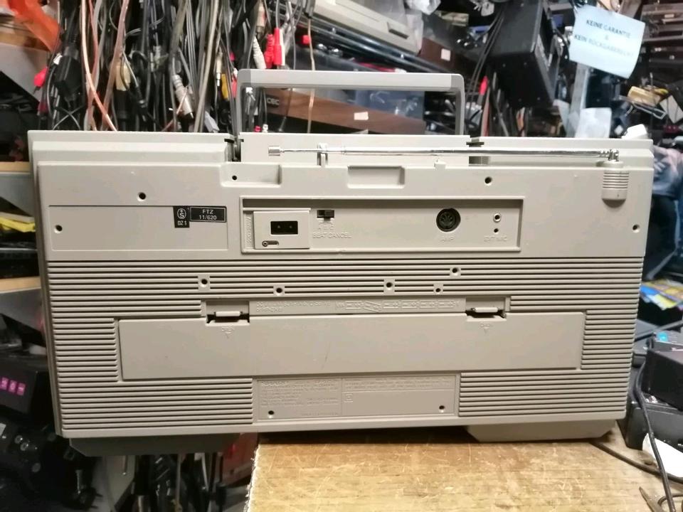 SHARP GF-5757H, Radio-Cassetten-Recorder, weiß, SELTEN!!!