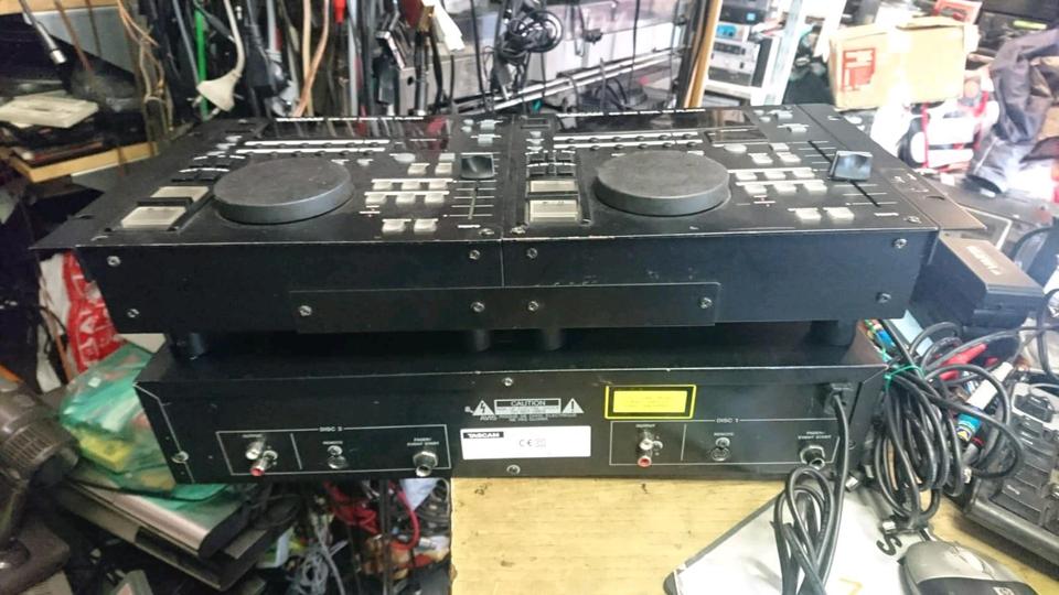 TASCAM CD-302 Dual CD-Player, etwas DEFEKT!!