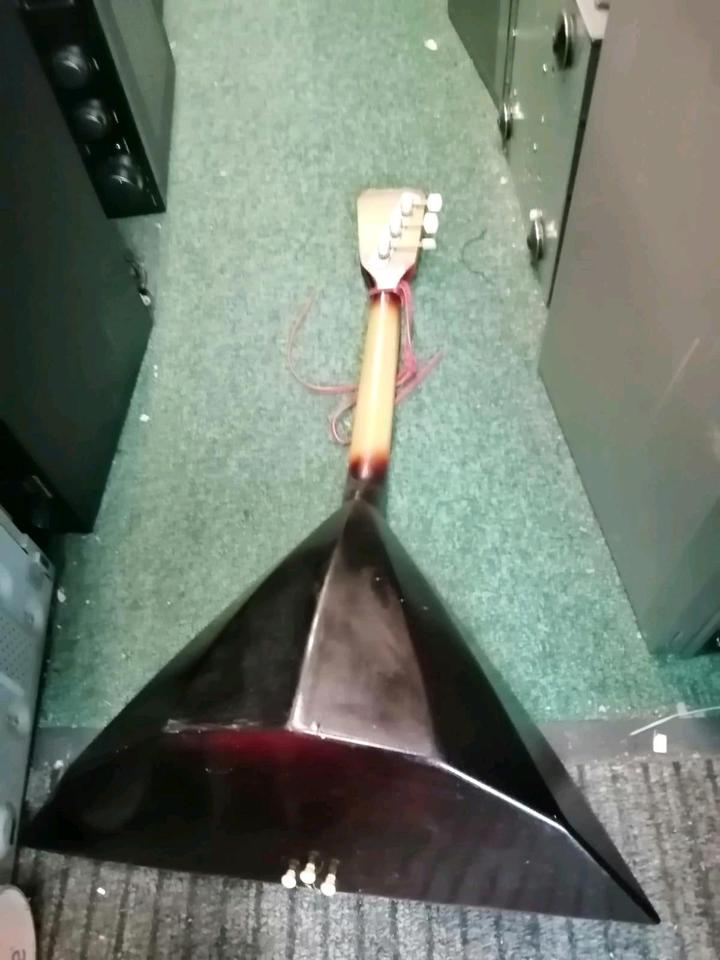 RUSSISCHE BALALAIKA, Baujahr: 1982, 3 Saiten, guter Zustand!!!