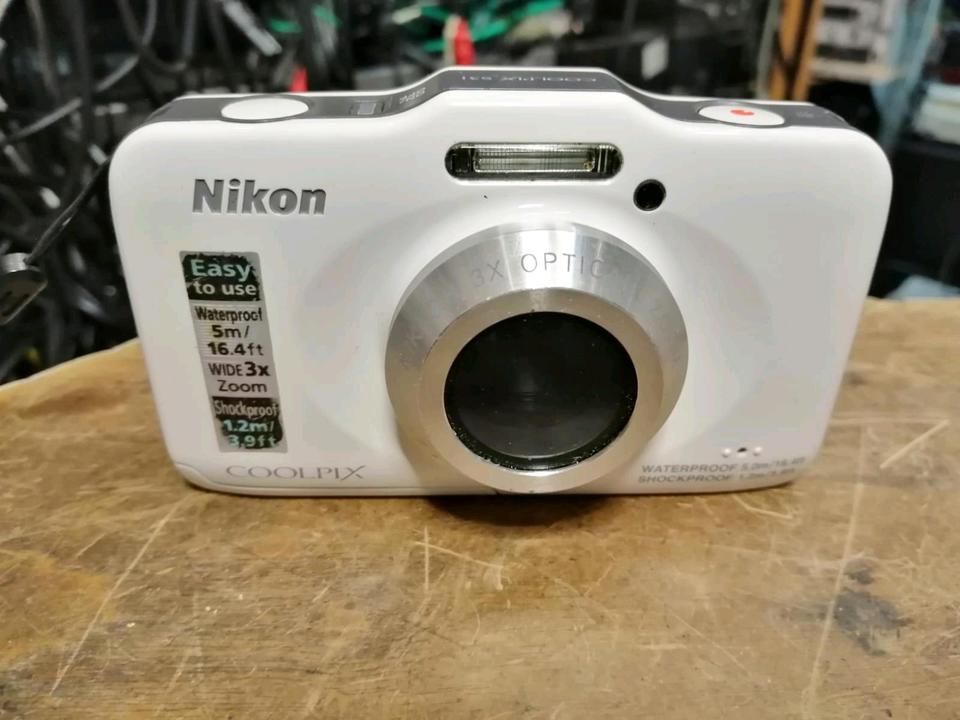 NIKON Coolpix S31, Digital-Kamera mit Zubehör!!