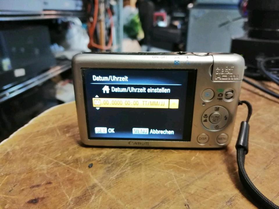 CANON IXUS 130, Digital-Kamera mit Zubehör!! guter Zustand!!!