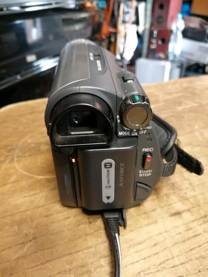 SONY DCR-HC45, MiniDV-Videocamera + SONY Station für Cameras!!
