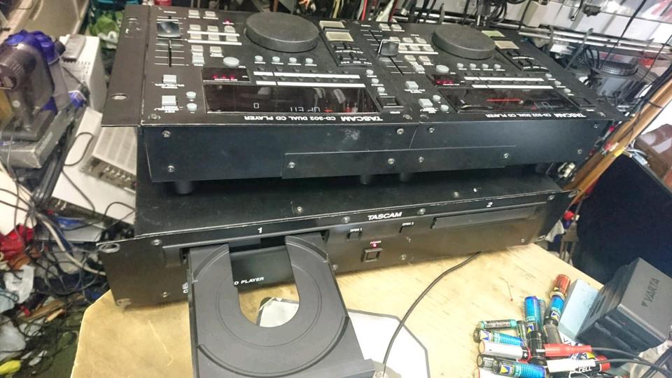 TASCAM CD-302 Dual CD-Player, etwas DEFEKT!!