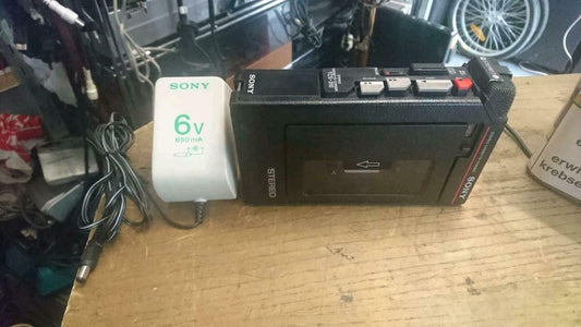 SONY TCS-310 Stereo Walkman, mit Adapter, etwas DEFEKT!