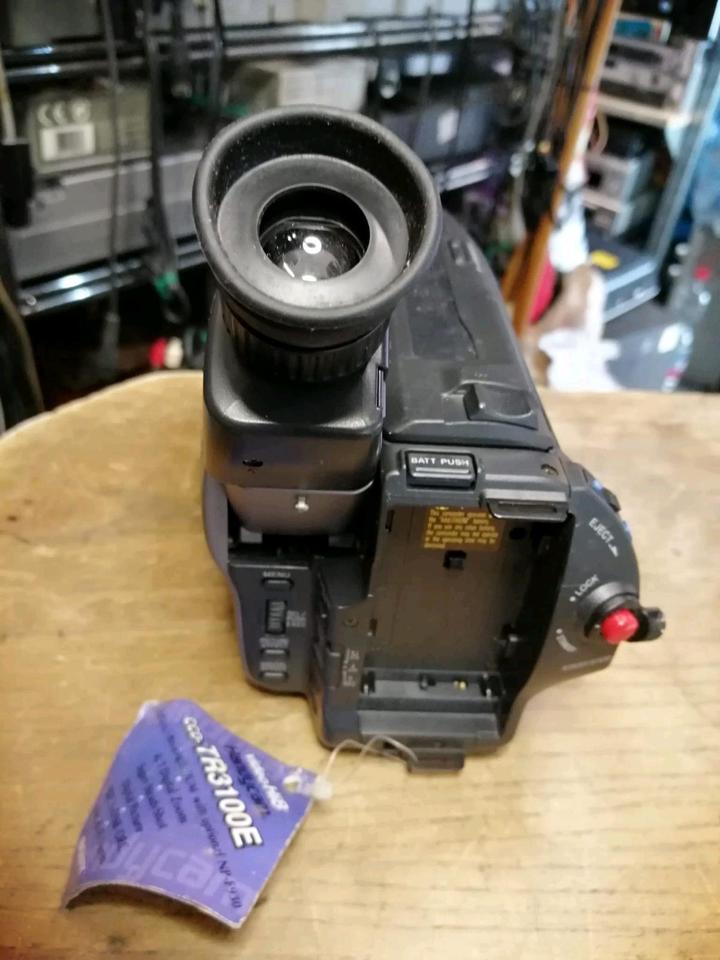 SONY CCD-TR3100E, Videocamera Hi8 und Video 8