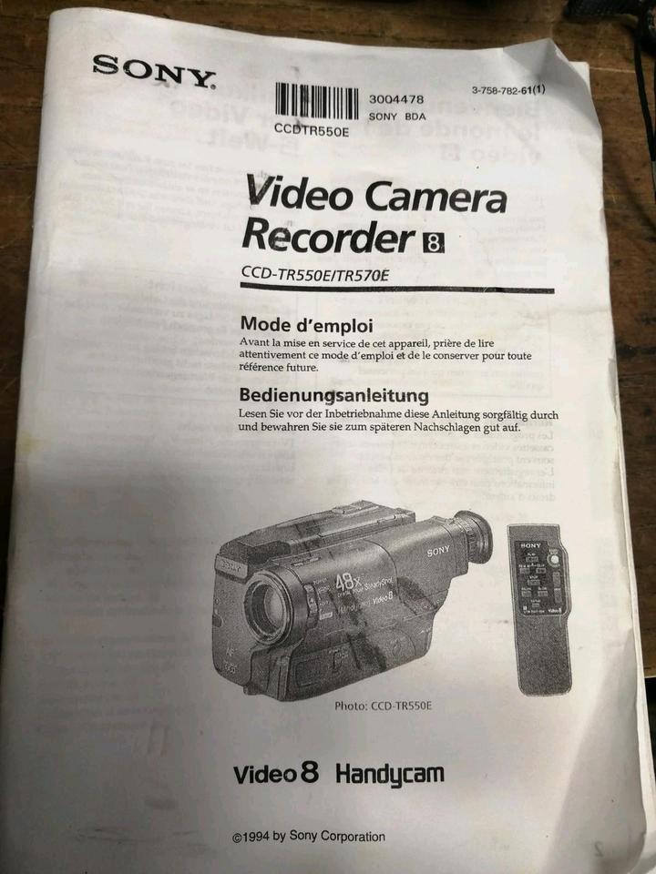 SONY CCD-TR550E, Videocamera Hi8 und Video 8, mit Zubehör!!!