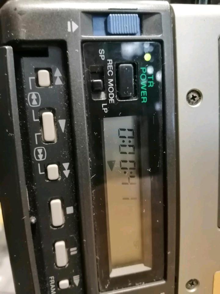 SONY CCD-V100E, Videocamera Video 8 + RFU-87E, mit Zubehör!!