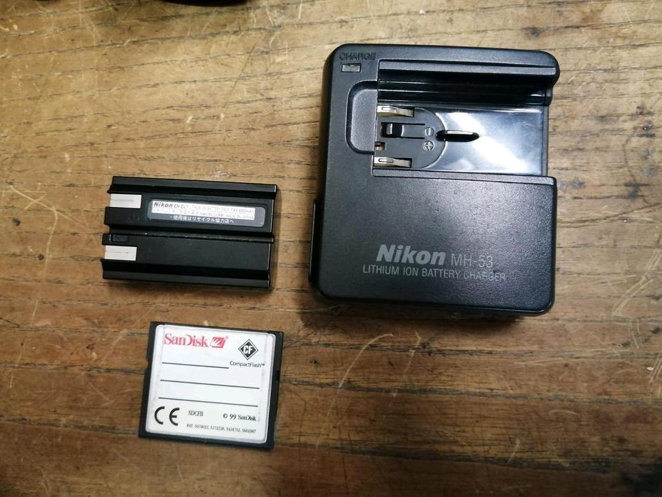 NIKON COOLPIX 5000, Digital-Kamera mit Zubehör!!