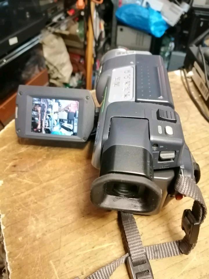 SONY DCR-TRV 145E Digital 8, Videocamera mit Zubehör!!