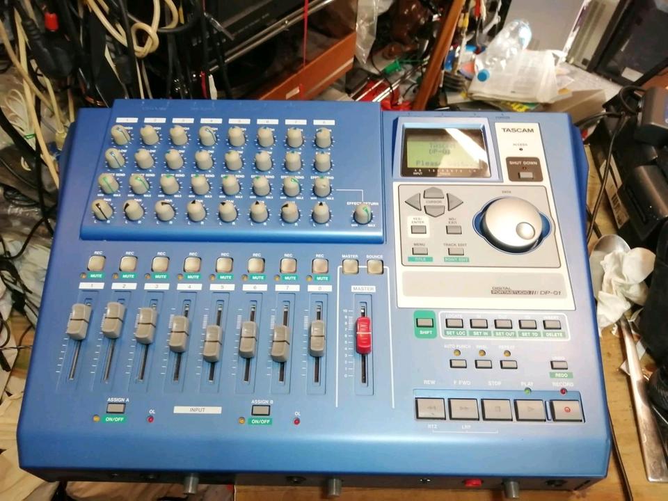 TASCAM DP-01, Mixer, DEFEKT!!!