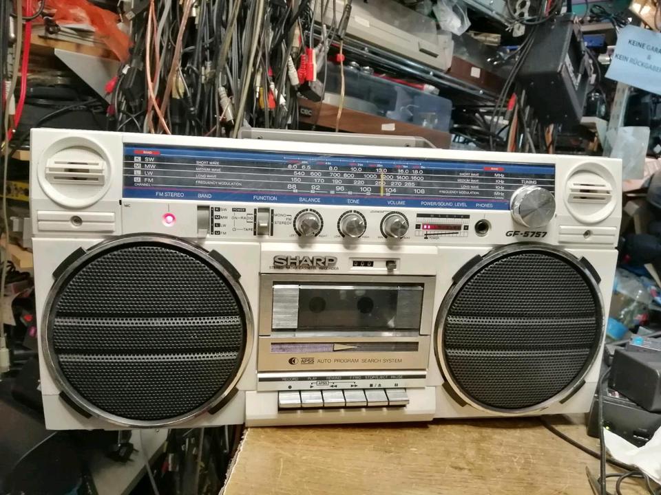 SHARP GF-5757H, Radio-Cassetten-Recorder, weiß, SELTEN!!!