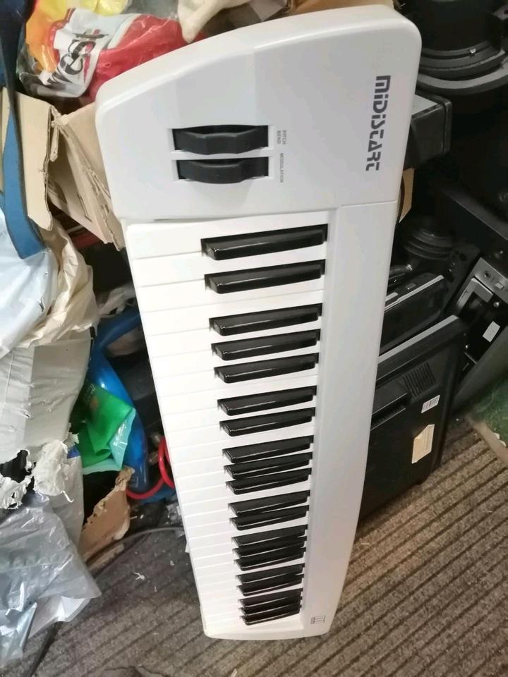 MIDITECH Midi-Keyboard mit Universal-Adapter, guter Zustand!!!