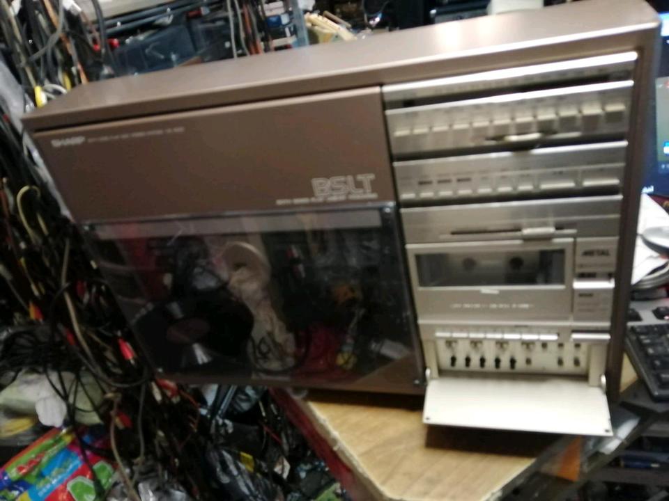 SHARP VZ-3500, Plattenspieler/Radio/Cassette/Verstärker!!!