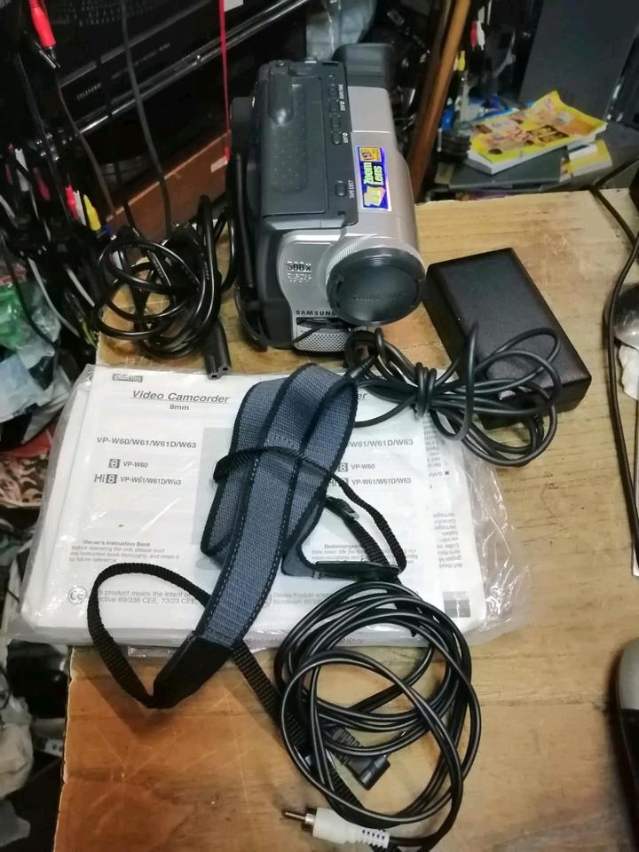 SAMSUNG VP-W60, Videocamera Hi8 und Video 8, mit Zubehör!!!