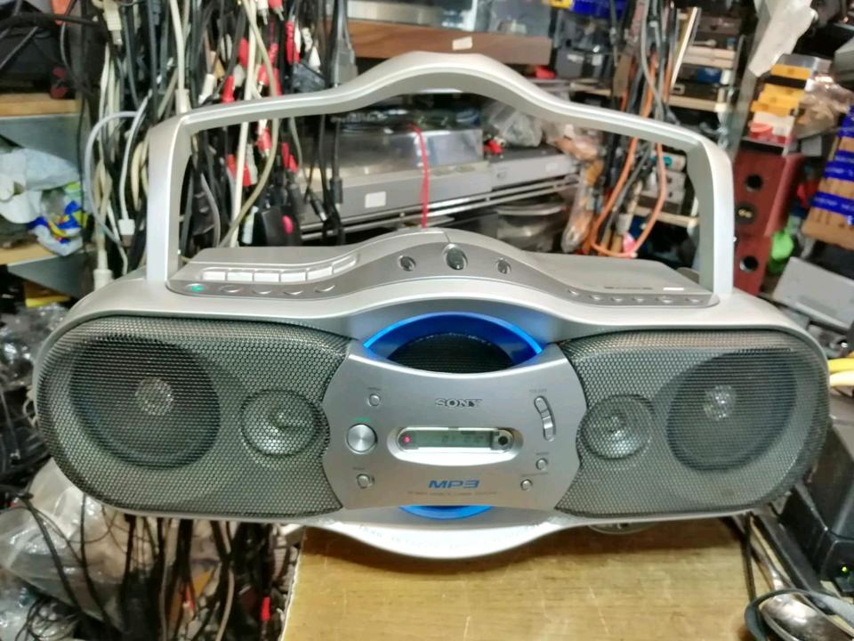 SONY CFD-F17CP, Radio-Cassetten-Recorder mit CD!!