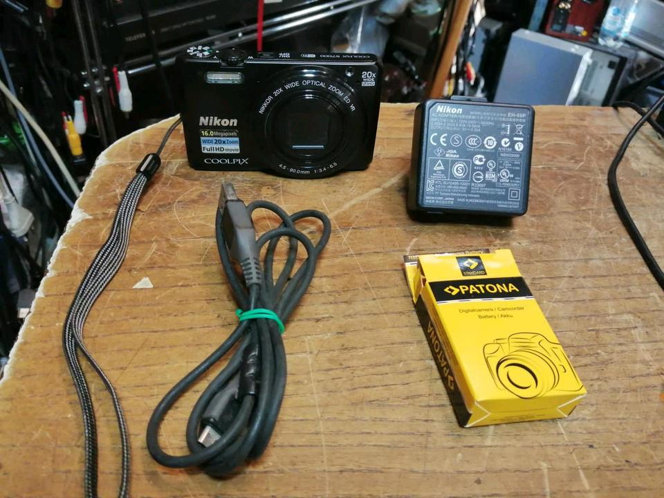 NIKON COOLPIX S7000, Digital-Kamera mit Zubehör!