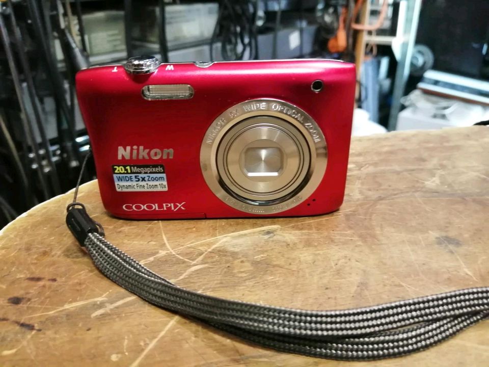 NIKON COOLPIX S2900, Digital-Kamera mit Zubehör, ROT!!!