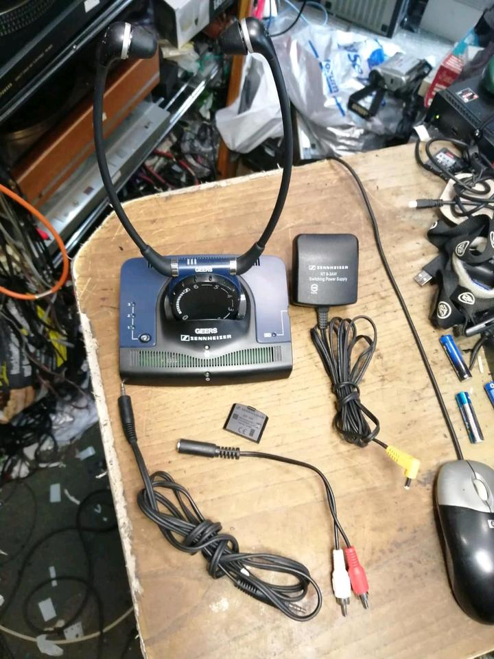 SENNHEISER TR843 Funk-Kopfhörer mit Station, Zubehör!!