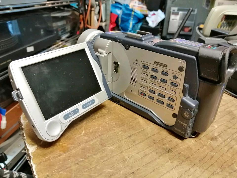 SONY DCR-TRV30E, MD-Videocamera mit Zubehör!!