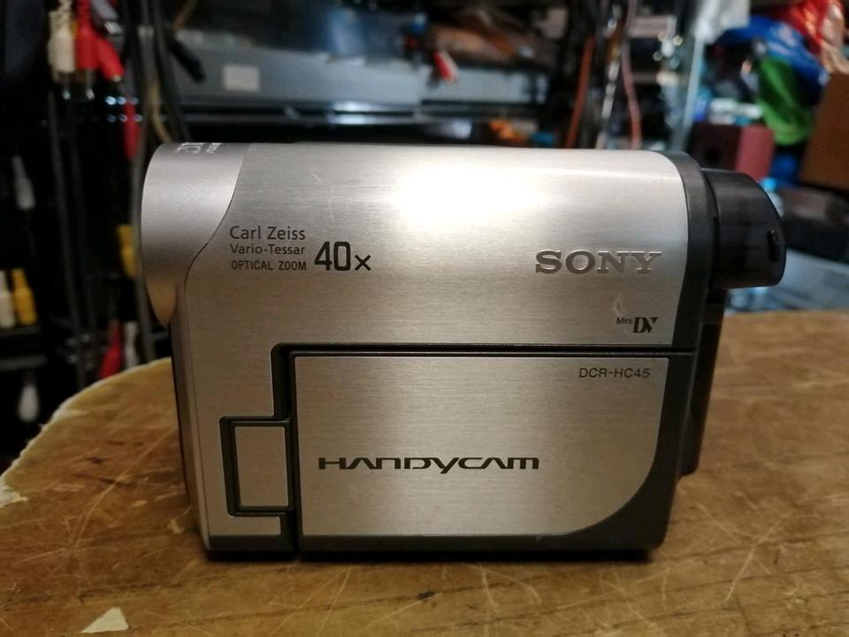 SONY DCR-HC45, MiniDV-Videocamera + SONY Station für Cameras!!