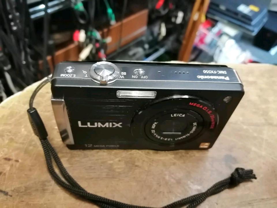 PANASONIC LUMIX DMC-FX550, Digital-Kamera mit Zubehör!!