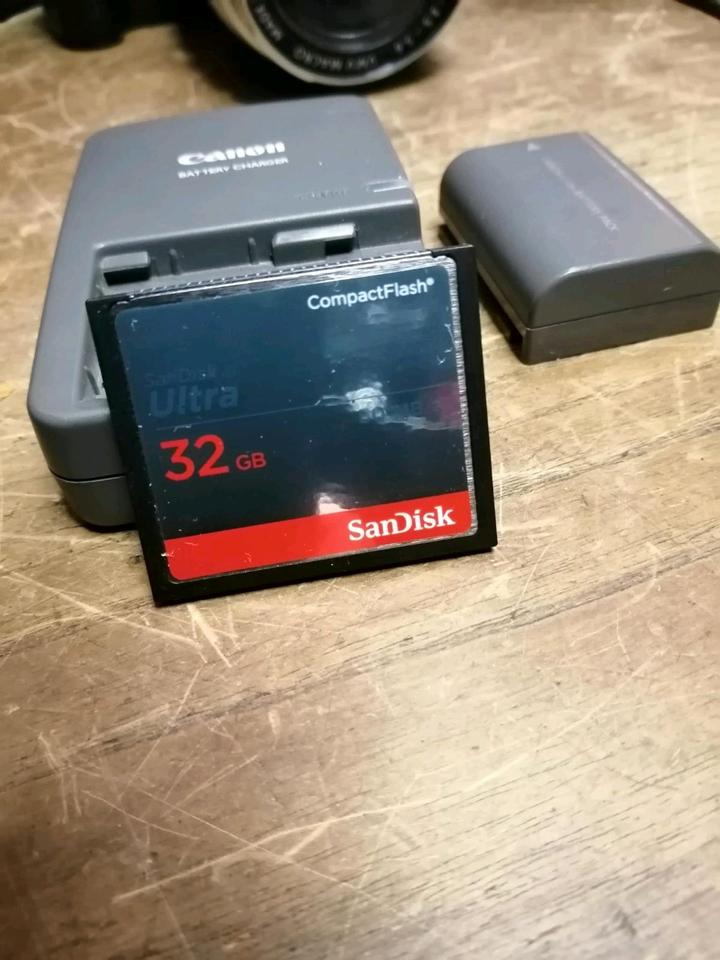 CANON EOS350 Da Digital, Digital-Kamera mit VOIGTLÄNDER Objektiv!