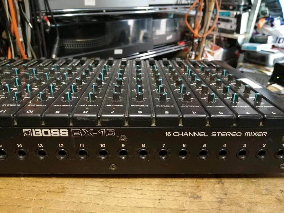 BOSS BX-16, 16 Channel Stereo Mixer mit Original-Adapter!!