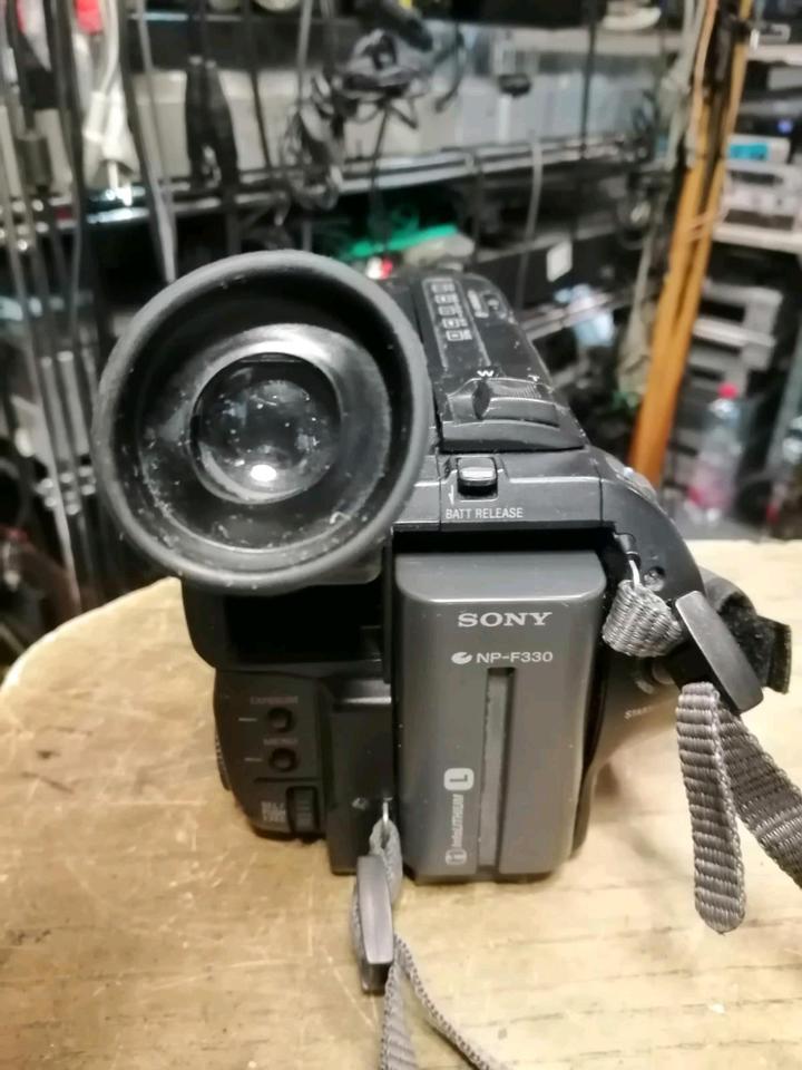 SONY CCDGTR425E, Videocamera Hi8 und Video 8, mit Zubehör!!!